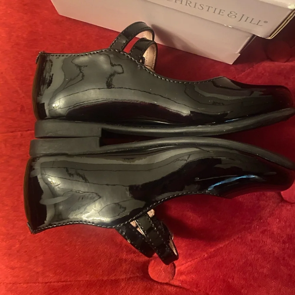 Christie & Jill Girls Black patent leather dress shoes. Like New - Picture 9 of 10